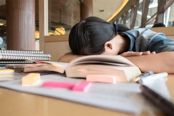 领航配资 是什么让青少年走向休学？休学后出路在何方？